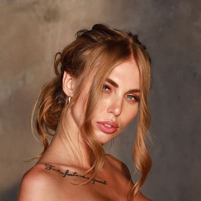 ChloeQ VR Porn Videos VRPorn