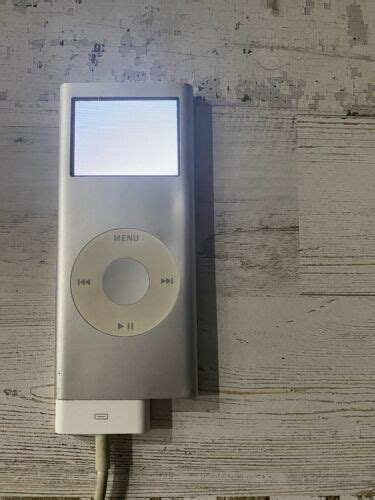 Apple Ipod Nano 2nd Gen A1199 Silver For Parts Or Repair 885909112432