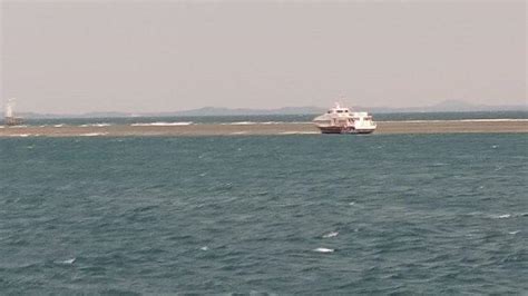 Kapal Ferry Wave Master Berpenumpang 50 Orang Tujuan Singapura Kandas