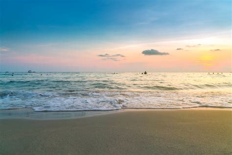 Sonnenuntergang über dem Meer Kostenlose Foto