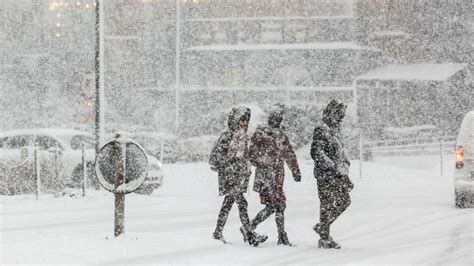 Atak zimy już za kilka dni Deszcz ze śniegiem śnieg i temperatura na