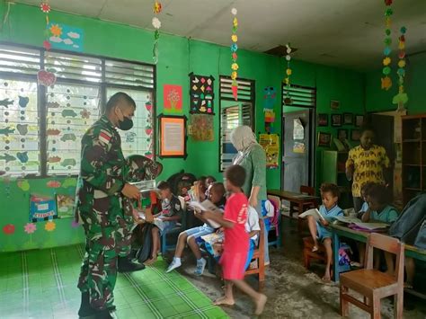 Penuh Kegembiraan Satgas Pamtas Yonif Rks Bersama Anak Paud Di