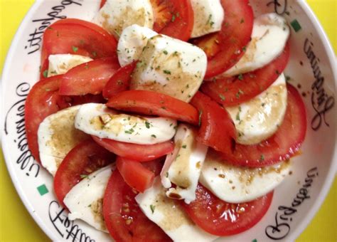 Salada De Tomate E Mozzarella Iguaria Receita E Culin Ria