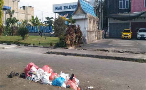 Tumpukan Sampah Di Pekanbaru Sudah Jadi Pemandangan Yang Biasa