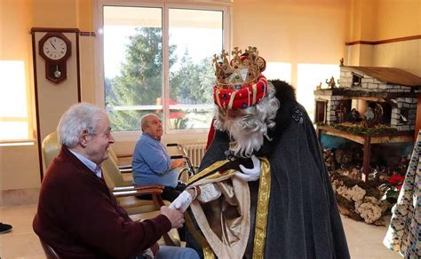 Los Reyes Magos Visitan A Los Mayores De La Residencia Teresa Jornet Y