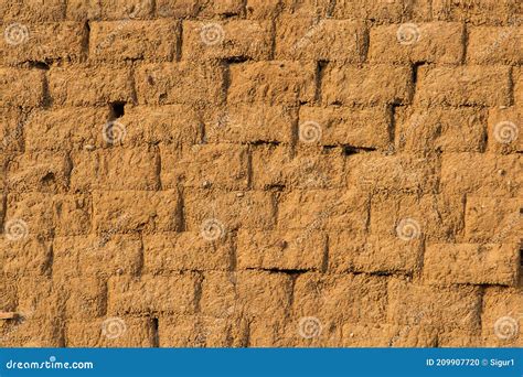 Textura De Pared De Adobe De Barro Foto De Archivo Imagen De Detalle