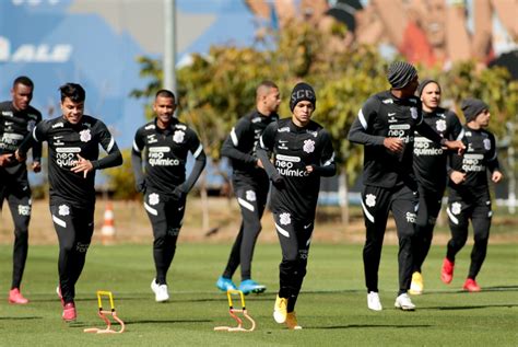 Elenco Do Corinthians Durante Treino Preparatório Do Corinthians Para