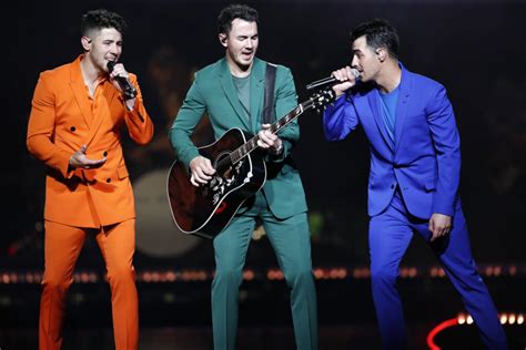 Review: Jonas Brothers' spectacular reunion combines past, present and ...