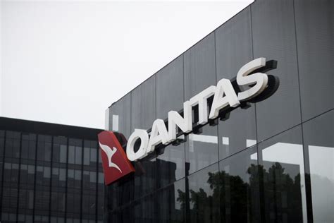 Qantas Slashes 3q Capacity Estimates On Surging Covid 19 Numbers Wsj