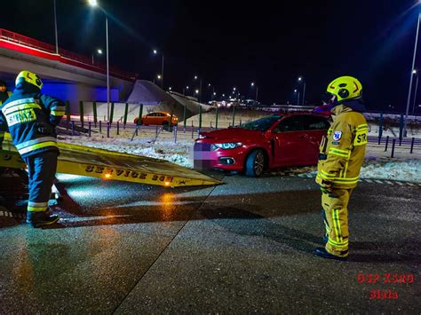 Zderzenie dwóch aut na A1 trzy osoby poszkodowane Częstochowskie Drogi