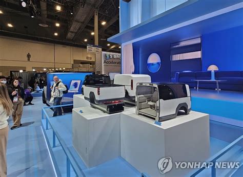 Ces 2024 현대차 부스에 전시된 이지스왑 설명 구조물 연합뉴스