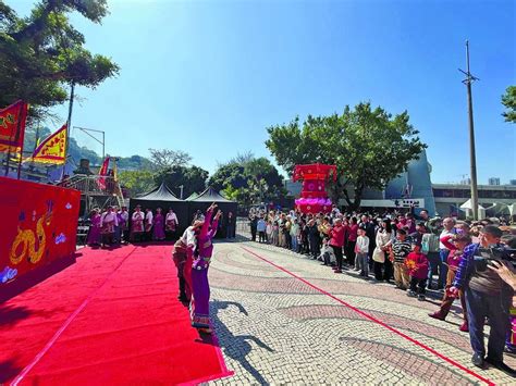 “歡樂春節”媽閣廟前地上演