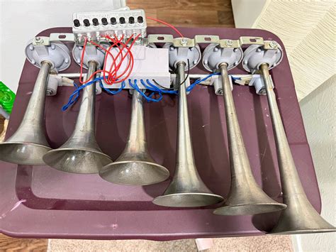 Airhorn with 8 tons and 6 horns - Brass Instruments - Dallas, Texas