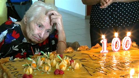 Idosa completa 100 anos de vida Uma reportagem para ver em vídeo na