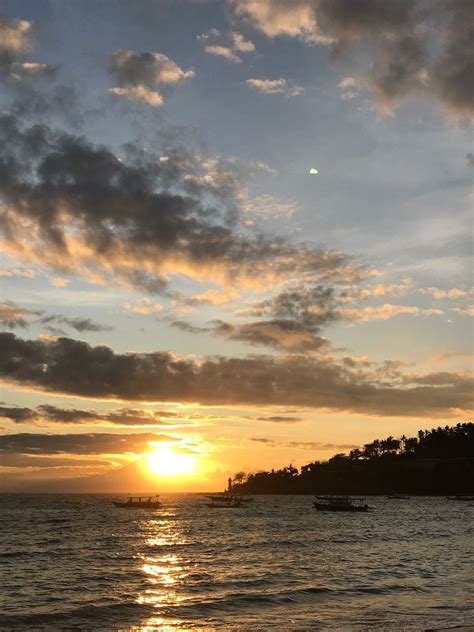 Potret Terbaru Pantai Senggigi Di Sore Hari