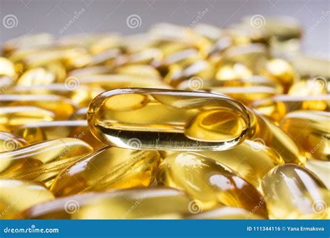 Capsules D Huile De Poisson De La Vitamine Omega Photo Stock Image