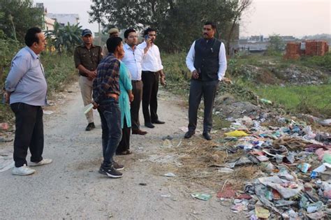 सफाई व्यवस्था के निरीक्षण के दौरान जगह जगह कूड़े के ढेर मिलने पर नाराज