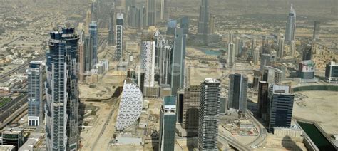 DUBAI DUBAYY aus der Vogelperspektive Skyline der Hochhäuser an der