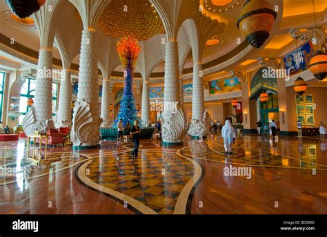 The Lobby Of The Atlantis Hotel Dubai Stock Photo Alamy