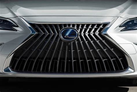 Lexus ES / Discover the Global World of Lexus