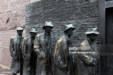 Depression Breadline Photos And Premium High Res Pictures Getty Images