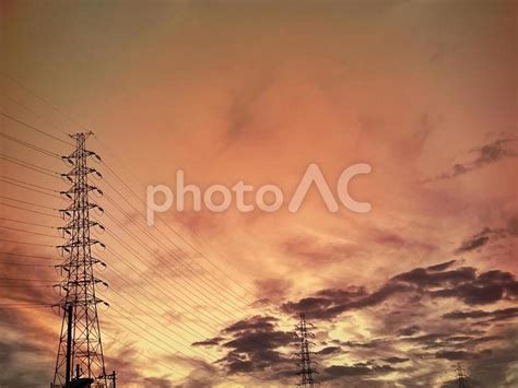 夕暮れの空 鉄塔と電線の風景 No 25231923｜写真素材なら「写真ac」無料（フリー）ダウンロードok