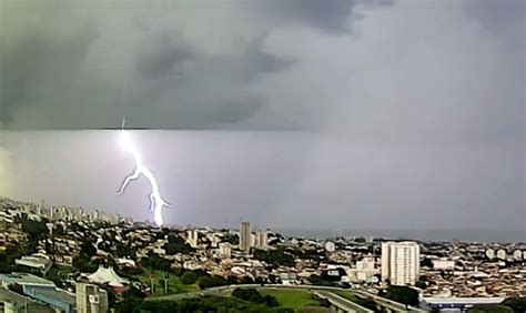 Alerta Laranja De Tempestade Chuva Intensa Raios E Ventania Para O