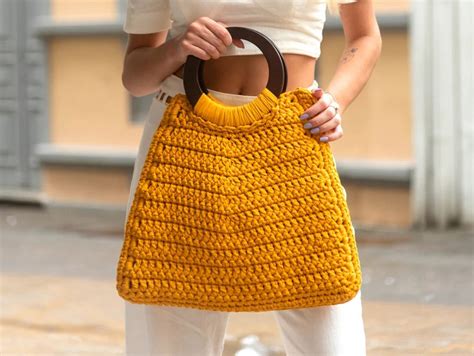 Bolso de Mano Curry en Crochet PATRÓN GRATIS