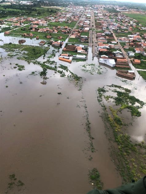 Chuvas transbordam rios e deixam centenas de desabrigados no Maranhão