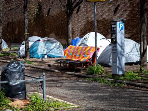 Roma 300 Accampamenti Abusivi Da Viale Pretoriano A San Pietro 9 Mila