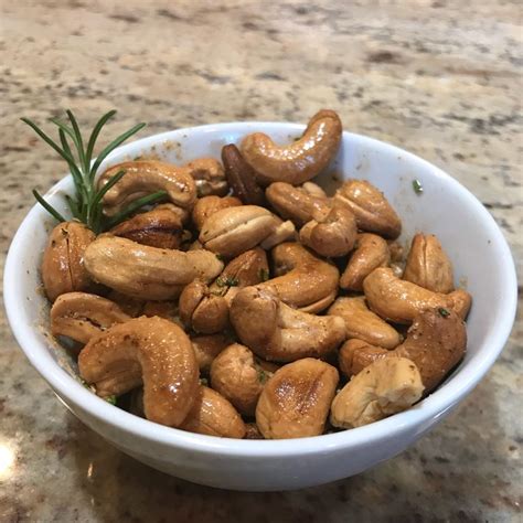 Rosemary Roasted Cashews Recipe