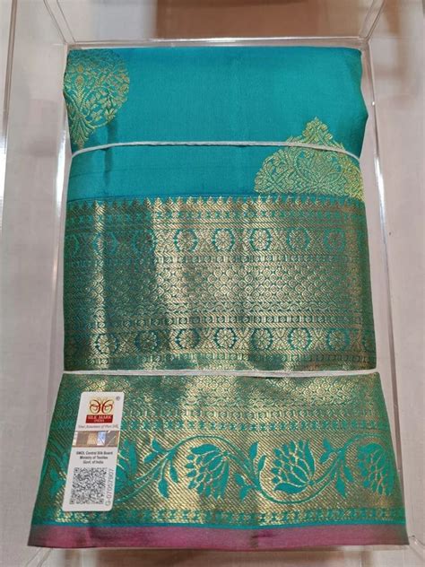 Weaving Pure Kanchipuram Wedding Silk Saree With Golden Zari Border