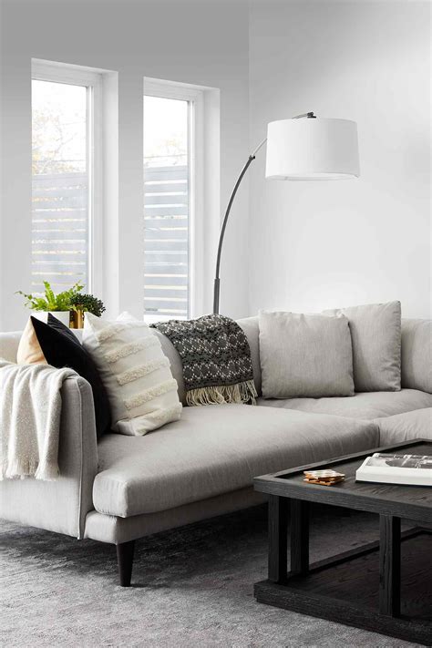 40 Subtle Yet Stylish Ideas for Gray Sofas in the Living Room