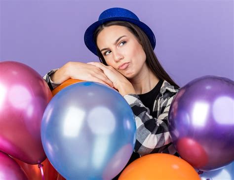 Pensando Mirando Hacia El Lado Joven Hermosa Mujer Vistiendo Gorro De