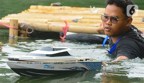 Tim Bersaing Dalam Kontes Kapal Cepat Tak Berawak Nasional Di Danau