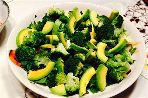 Ensalada de brócoli y palta Menú del día