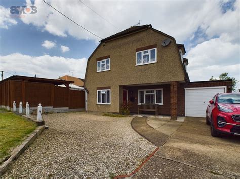 4 Bed Detached House For Sale In Gladstone Road Hockley Essex Ss5 £