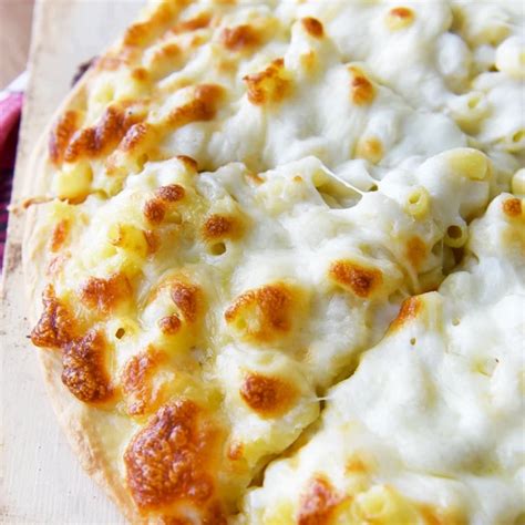 Mac and Cheese Pizza Recipe ⋆ Sprinkle Some Fun