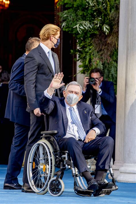 Photo L ex roi Constantin II de Grèce Cérémonie religieuse du