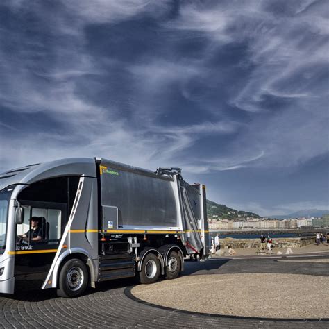 Due Truck Elettrici Irizar Per La Raccolta Rifiuti Alla Citt Donostia