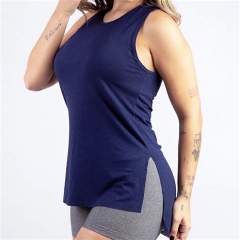 Regata Longa Fitness Furadinha Dry Fit Tapa Bumbum Academia Blusa