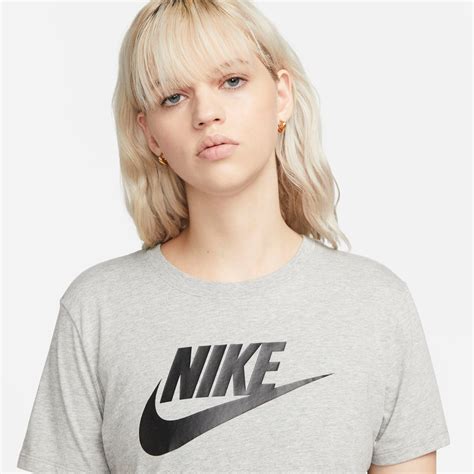 Camiseta Nike Sportswear Essentials Feminina Nike