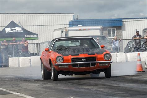 Camaro Burnout Editorial Photo Image Of Camaro Spin 105352511