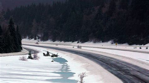 I-90 at Snoqualmie Pass reopens, Stevens Pass to remain closed