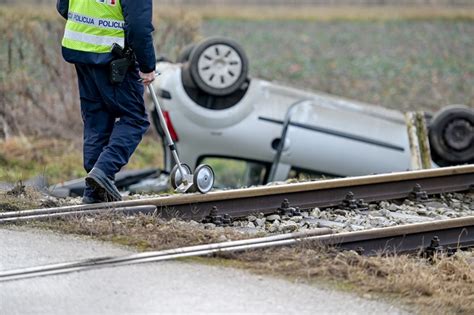 Izvanredna Vijest Putni Ki Vlak Kod Vara Dina Naletio Na Osobno Vozilo