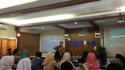 Mahasiswa Ilkom Selenggarakan Workshop Presenter Suara Sikap Suara