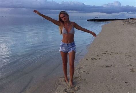 8 Hot Sexy Ella Willis Bikini Pics