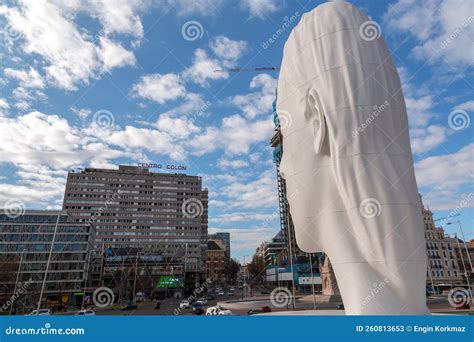 Modern Sculpture Titled Julia By Jaume Plensa Sune Located At The Plaza