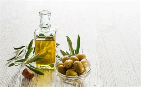 7 Seamless Olive Oil Substitutes - When & How To Use