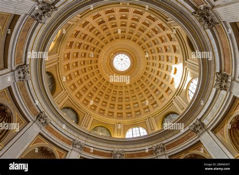 Plafond voûté vue panoramique sur le plafond hémisphérique de la